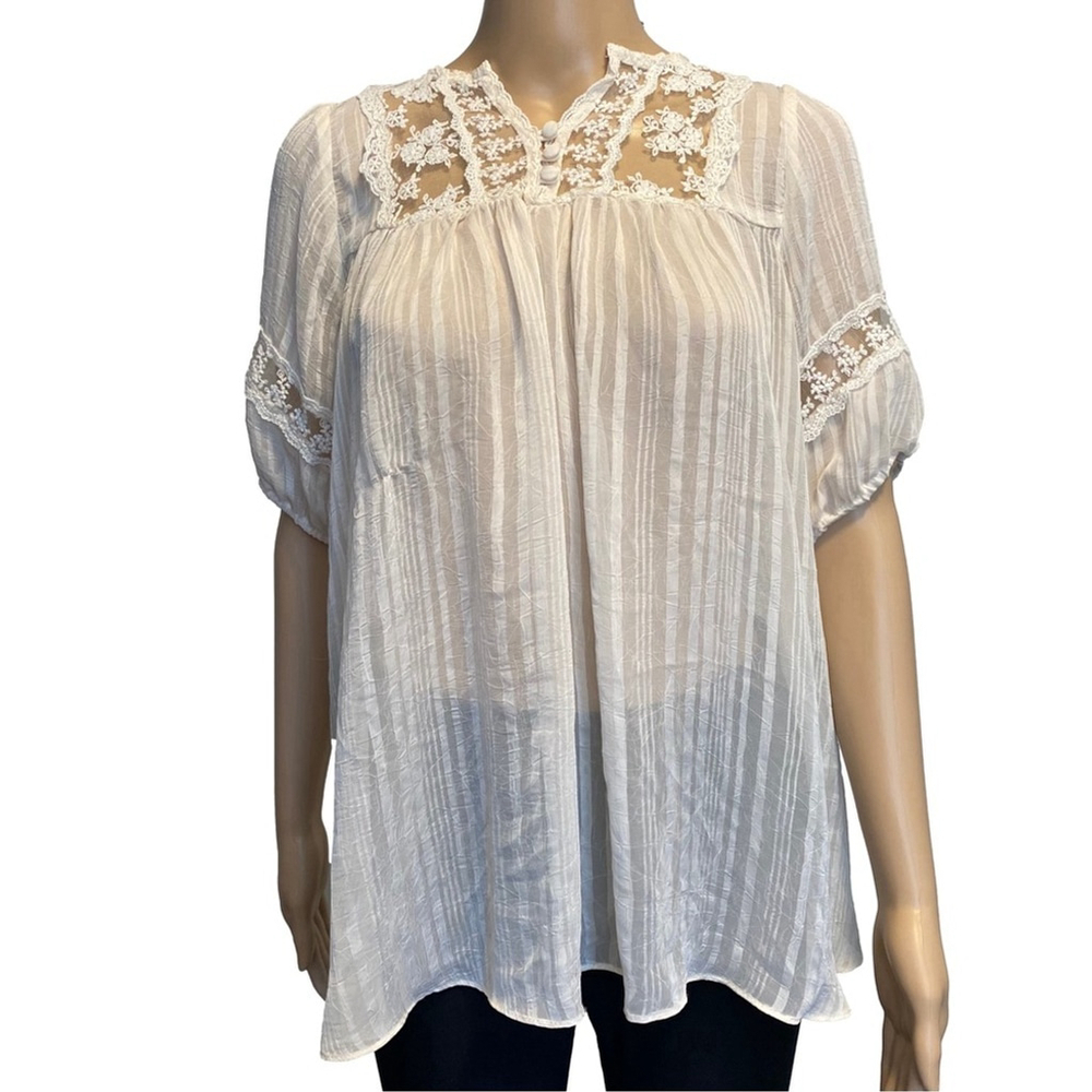Delicate White Pleated Embroidered Lace Blouse with Mandarin Collar Size Medium